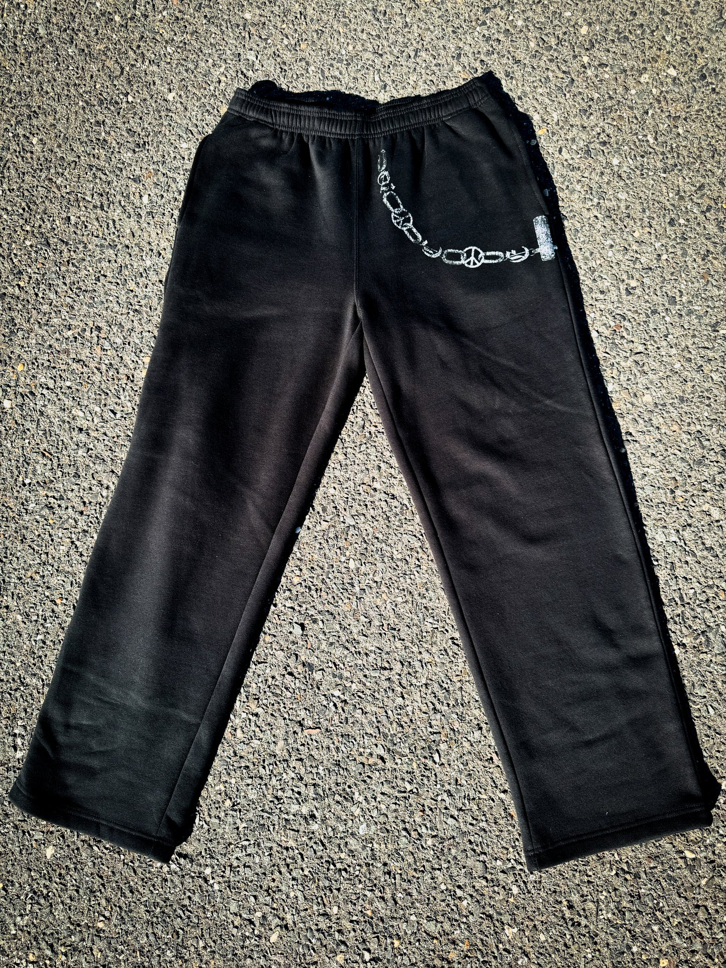 “Accents Essential Chained” Sweatpants